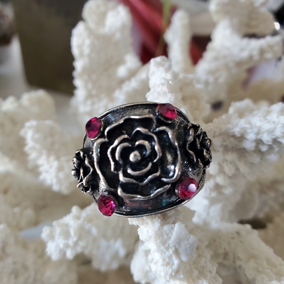Flower Silver Tone Stretch Ring with Fuchsia Pink Stones 💥3 for $24💥 - Picture 8 of 16